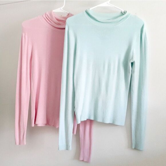 Excellent Light Pink Blue Stretchy Ribbed Turtle Mock Neck Sweaters Lot of 2 S-M - Picture 1 of 13